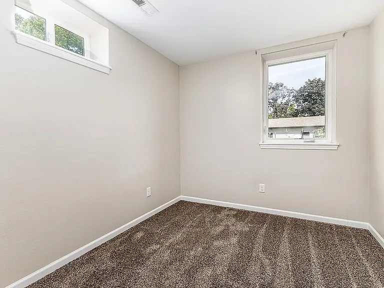 1043 Edina St — Photo 26
