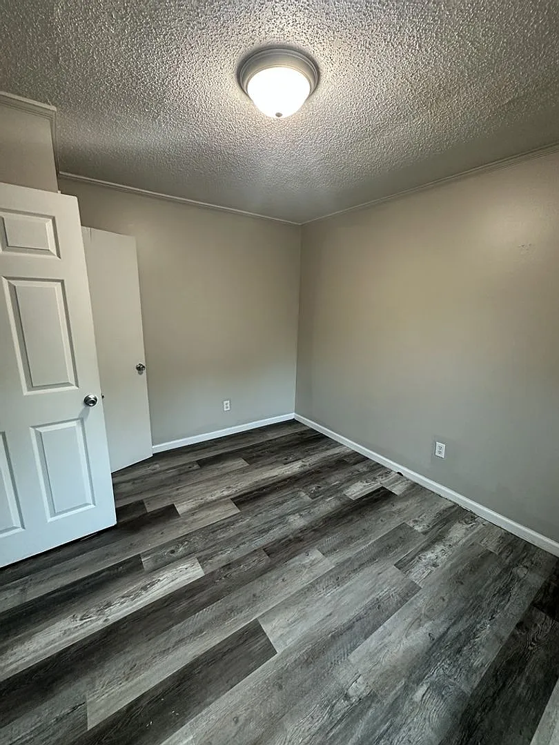 3 Bedroom Home in Rossville Freshly Renovated & Lawn Care Included! — Photo 4