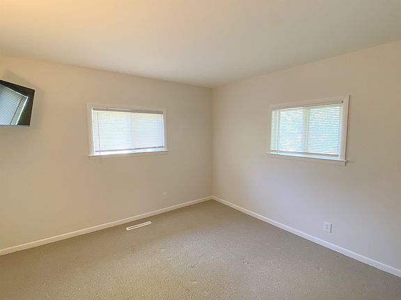 5th image of 534 Ament St