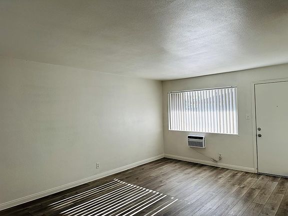 5th image of 4830 Canoga St #I
