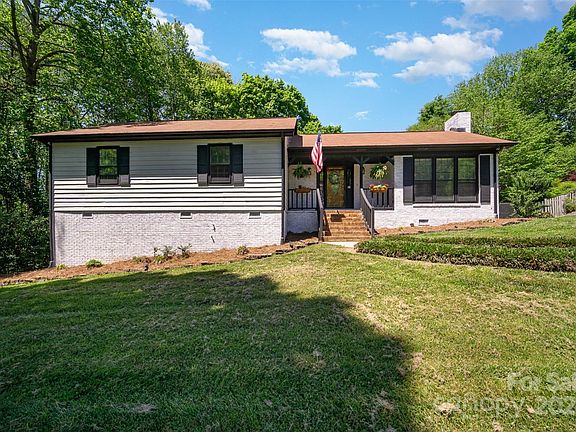 3rd image of 616 Forest Ln