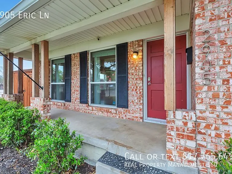 2905 Eric Ln — Photo 2