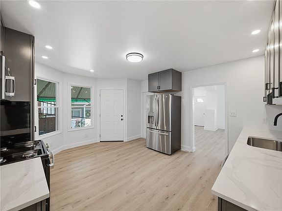 5th image of 2618 Sumner St
