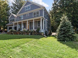 18 Larchmont Ln, Lexington, MA 02420
