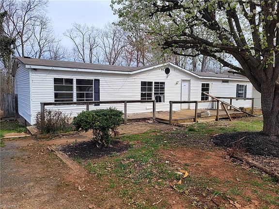 3rd image of 1017 Mountain Woods Ct