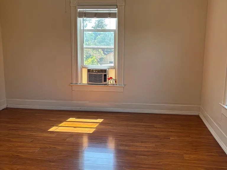 300 Cherry Ave — Photo 6