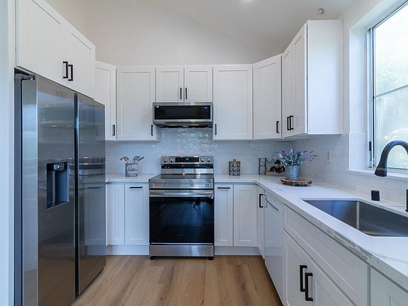 3rd image of 409 Cork Harbour Cir APT H