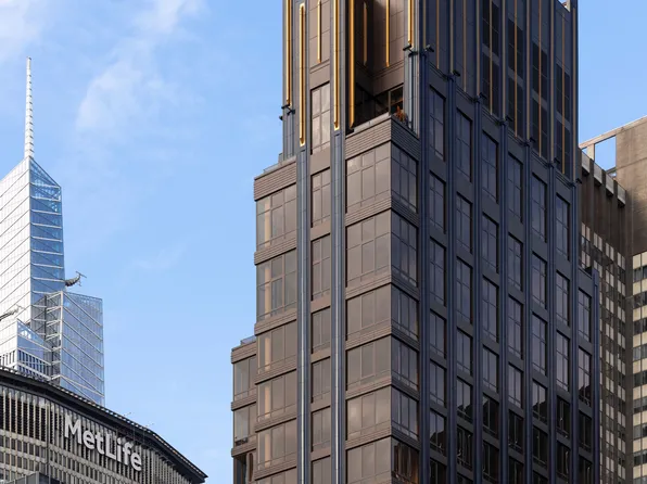 135 East 47th Street PHD image 3 of 8