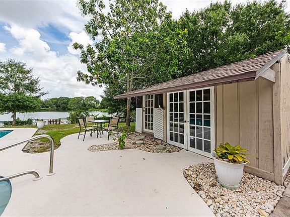 4th image of 3956 Westminster Dr