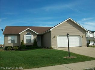 1097 Emerald Forest Ln, Davison, MI 48423