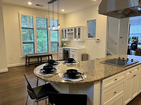5th image of 663 E 10th St #1