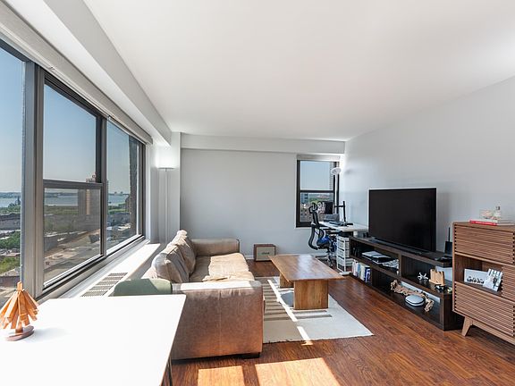 3rd image of 135 Montgomery St APT 20A