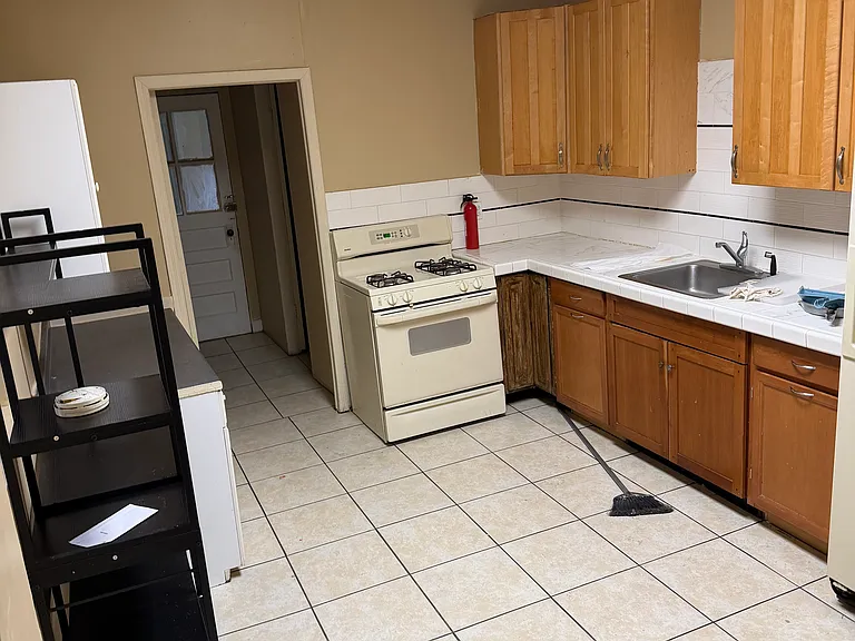3065 Ridge Ave — Photo 3