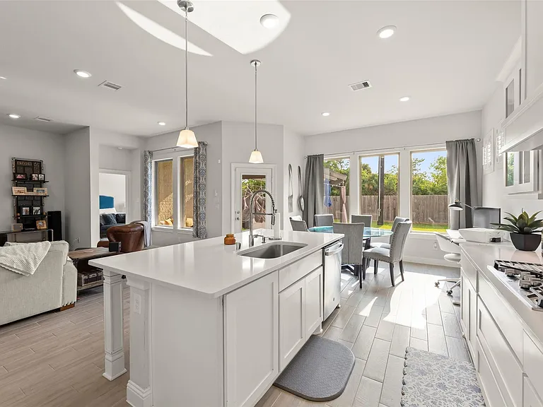 1939 Shallow Canyon Ln — Photo 4