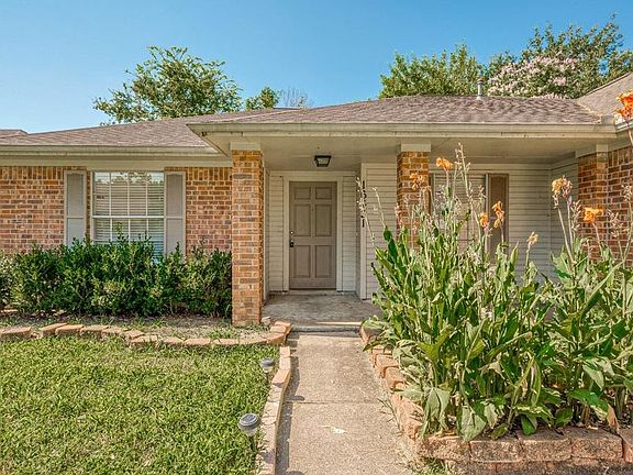2nd image of 16431 Camino Del Sol Dr