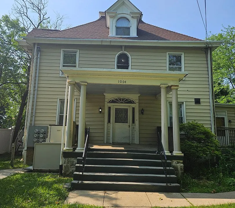 1004 Woodland Ave