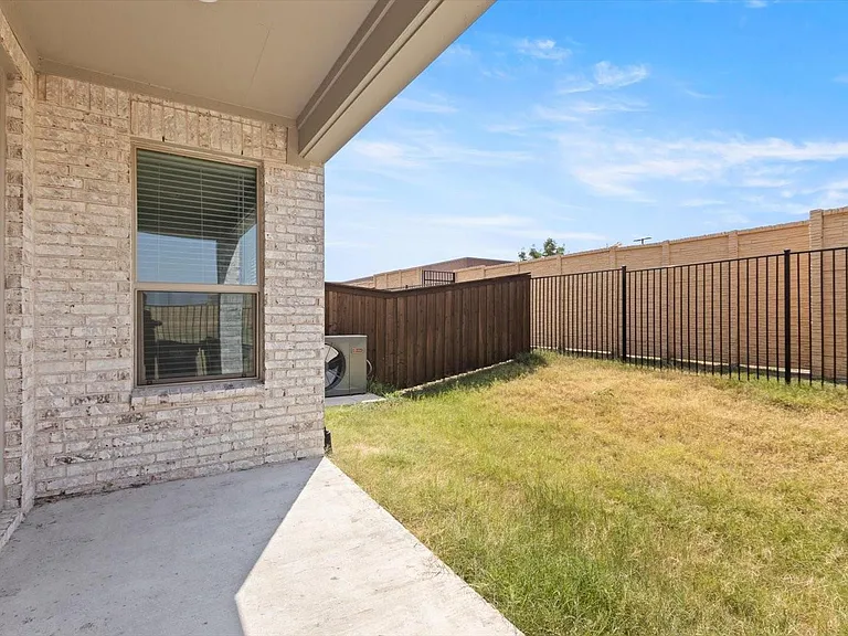 1755 Redding St — Photo 27