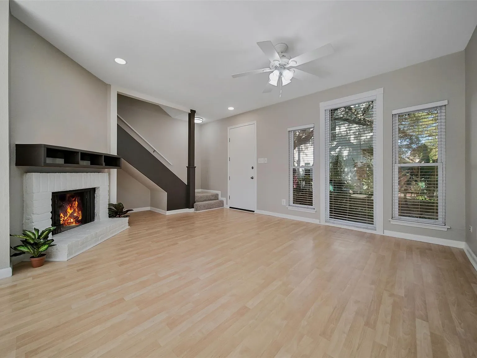 1 bed, 1.5 bath, 1000 sqft, $1,595 — Photo 3
