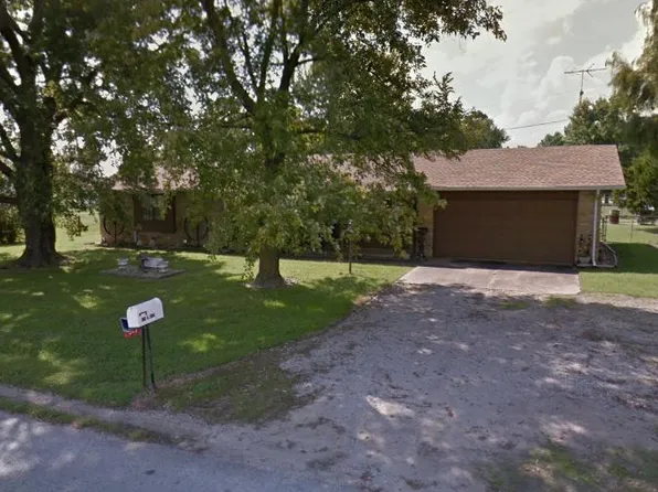 519 S Main St, Fairland, OK 74343