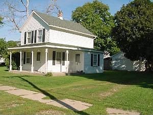 1st image of 520 Brewster St
