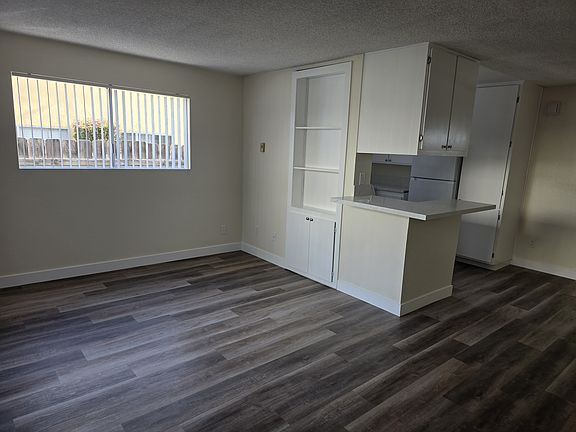 2nd image of 1001 Decker St APT 4