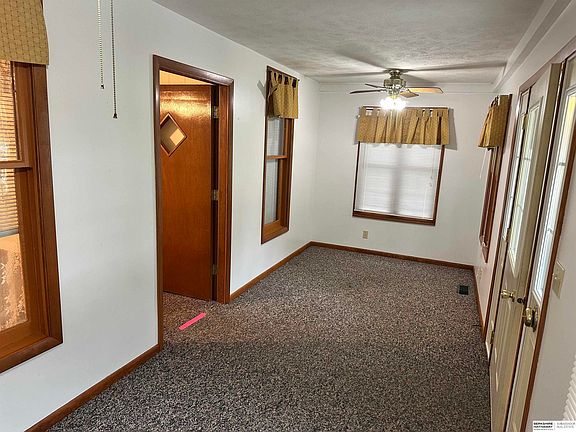 3rd image of 204 S Park St