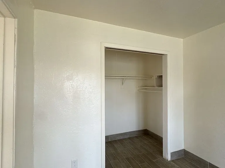 240 E Hanford Armona Rd #A-E — Photo 7