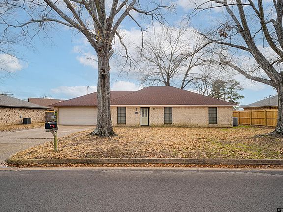 2nd image of 1412 Woodbridge Dr