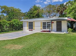 158 4th St, Naples, FL 34113