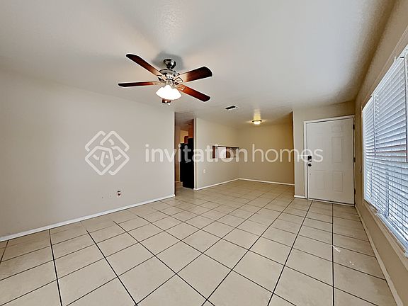3rd image of 4926 Crest Hill Dr