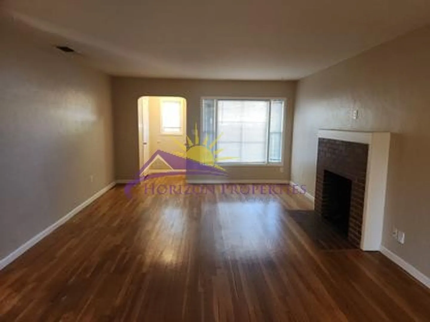 Unique 3 Bed 1 Bath 1,272 sqft home in Oak Park — Photo 2
