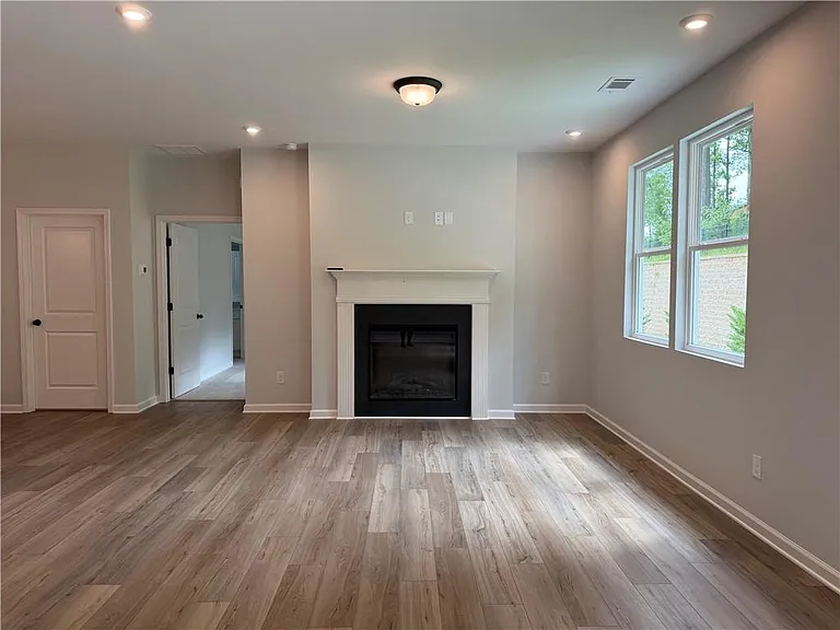 139 Jacobs Hollow St — Photo 9