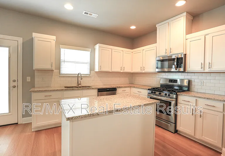 5911 SW Gentle Winds Ave — Photo 14