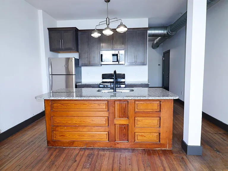 2611 Vine St — Photo 1