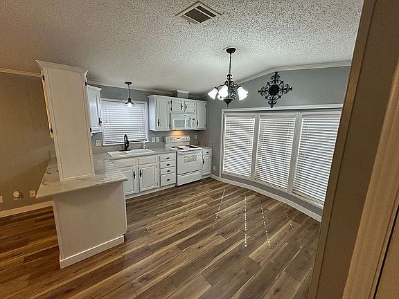 4th image of 111 Prevost Dr