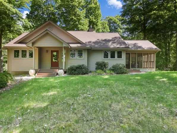 21125 Valencourt Rd, Copemish, MI 49625