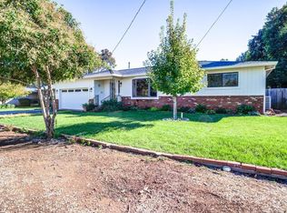 1511 Oakdale Ln, Redding, CA 96002