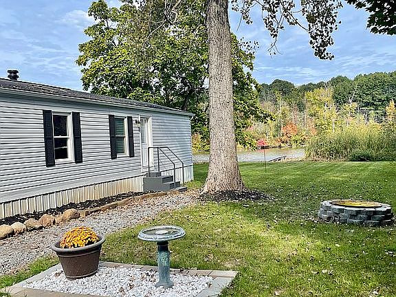 3rd image of 689 Canal Dr E