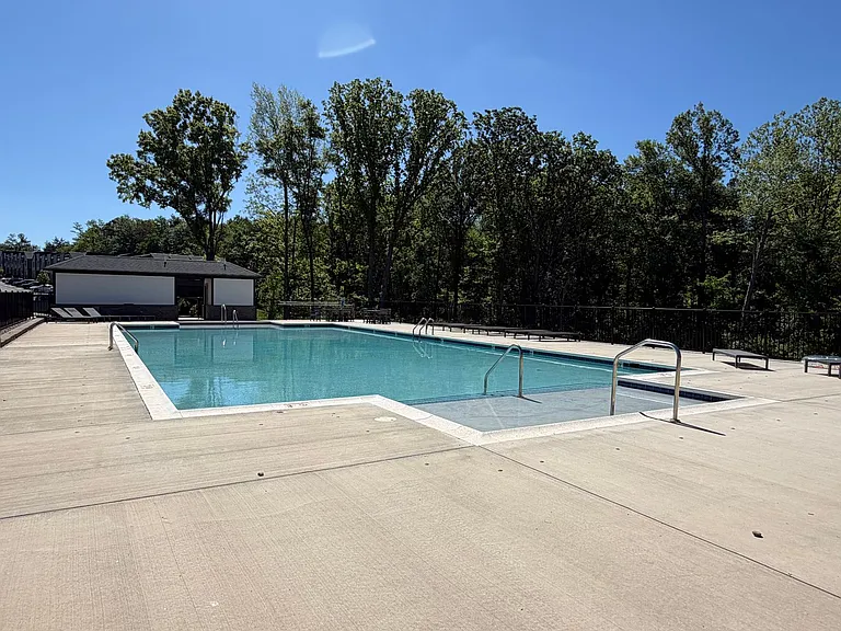 32 Allure Dr — Photo 22