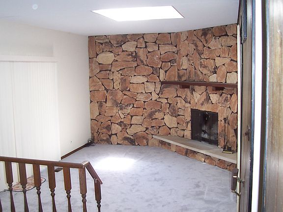 2nd image of 904 N Glenn Dr