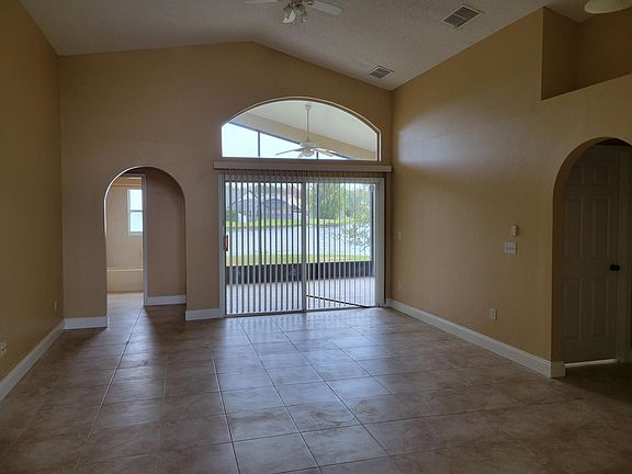 2nd image of 521 Hardwood Cir