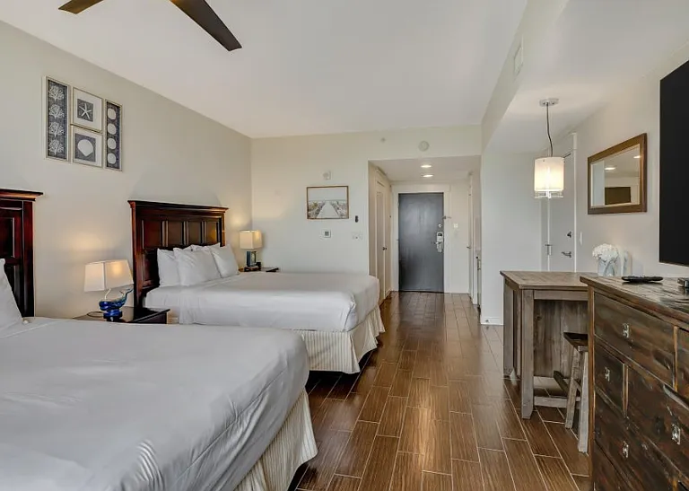 Studio with 2 queen beds
