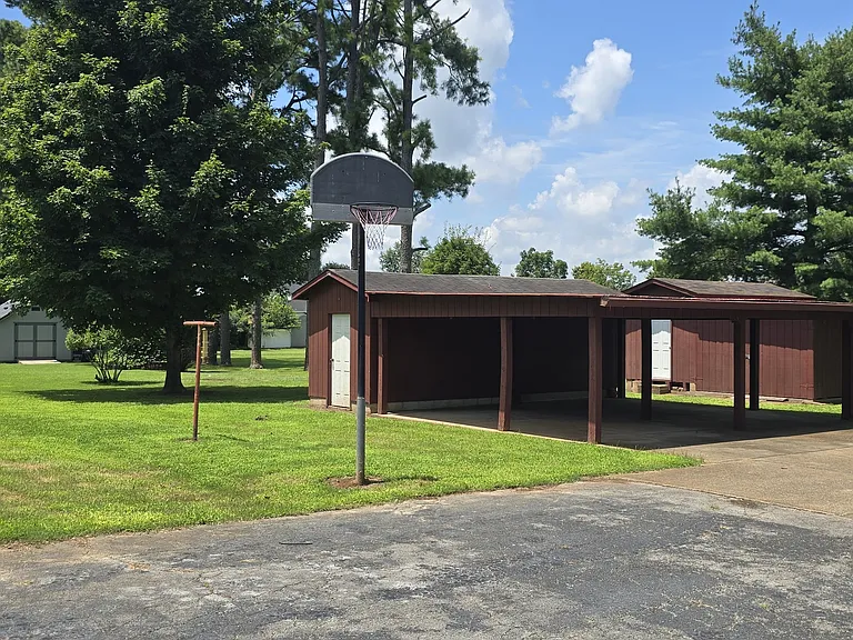 204 Iris Dr — Photo 9