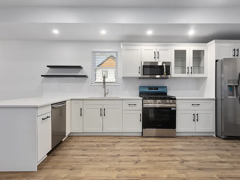2027 Agnes Ave — Photo 8