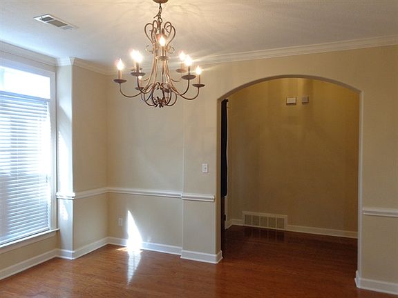 5th image of 3272 Chateau Cir S