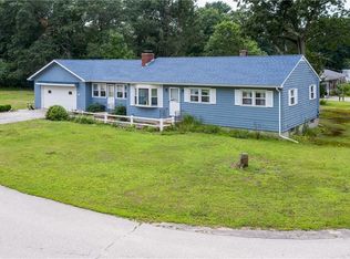17 Seminole Trl, West Greenwich, RI 02817