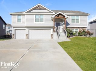 10810 N Oakland Ave, Kansas City, MO 64157