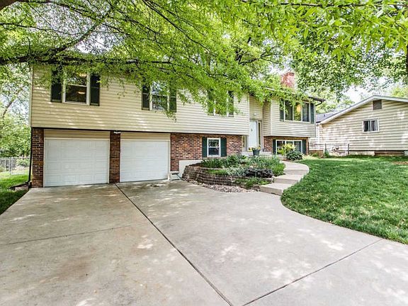 3rd image of 1127 Hollin Ct