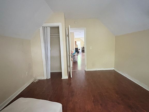 5th image of 302 Greenwich Ave #33