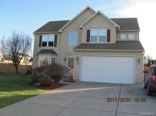 2244 Hunters Hollow Ln, Lake View, NY 14085